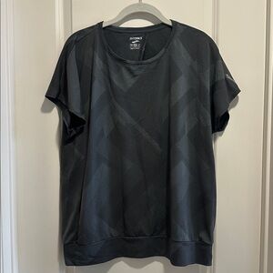 Brooks XL shirt slit open back size XL breathable material